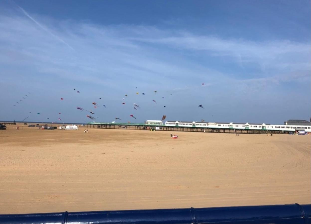 Beach Front Apartment With Free Parking, St Annes Lytham St Annes Zewnętrze zdjęcie
